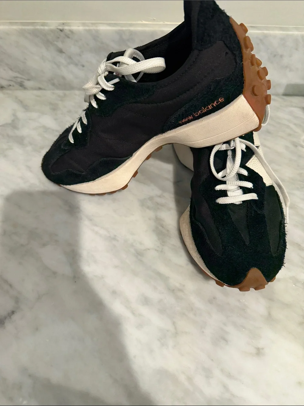 New Balance 327 Women’s 9 - Picture 2 of 15